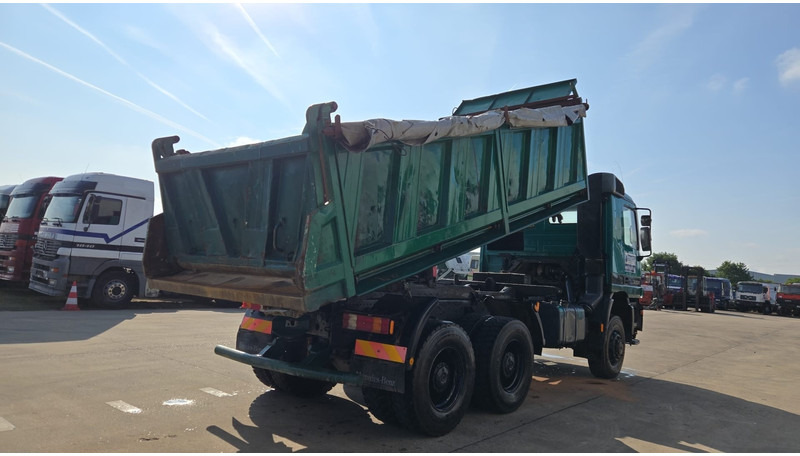 Mercedes-Benz Actros 3331 (BOITE MANUELLE / 6X6 / LAMES / GRAND PONT / V6) - Φορτηγό ανατρεπόμενο: φωτογραφία 5 Mercedes-Benz Actros 3331 (BOITE MANUELLE / 6X6 / LAMES / GRAND PONT / V6) - Φορτηγό ανατρεπόμενο: φωτογραφία 5