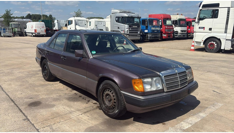 Mercedes-Benz E-Klasse 200 (GERMAN CAR / VOITURE D'ALLEMAGNE / ESSENCE / PETROL / MANUAL) - Λιμουζίνα/ Sedan: φωτογραφία 3 Mercedes-Benz E-Klasse 200 (GERMAN CAR / VOITURE D'ALLEMAGNE / ESSENCE / PETROL / MANUAL) - Λιμουζίνα/ Sedan: φωτογραφία 3