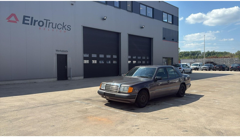 Mercedes-Benz E-Klasse 200 (GERMAN CAR / VOITURE D'ALLEMAGNE / ESSENCE / PETROL / MANUAL) - Λιμουζίνα/ Sedan: φωτογραφία 1 Mercedes-Benz E-Klasse 200 (GERMAN CAR / VOITURE D'ALLEMAGNE / ESSENCE / PETROL / MANUAL) - Λιμουζίνα/ Sedan: φωτογραφία 1