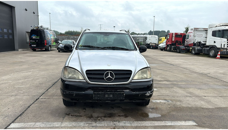 Mercedes-Benz M-Klasse ML 270 CDI - SUV: φωτογραφία 2 Mercedes-Benz M-Klasse ML 270 CDI - SUV: φωτογραφία 2