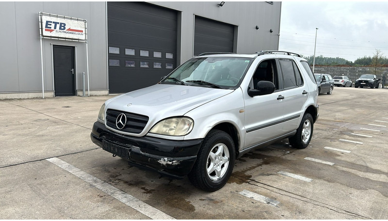 Mercedes-Benz M-Klasse ML 270 CDI - SUV: φωτογραφία 1 Mercedes-Benz M-Klasse ML 270 CDI - SUV: φωτογραφία 1
