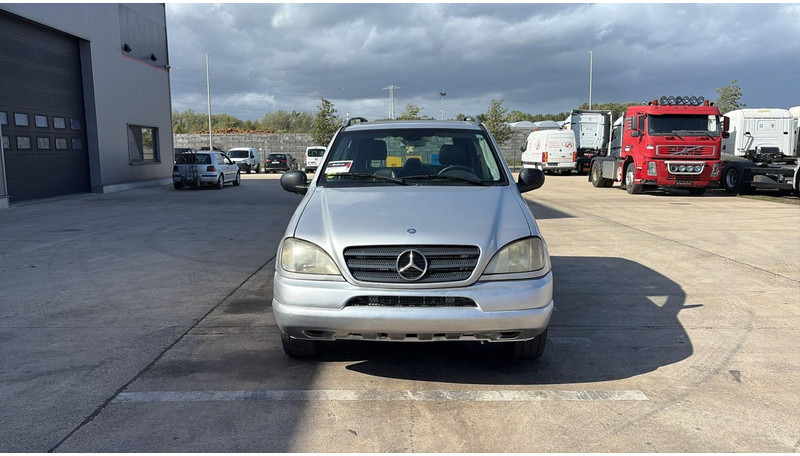 Mercedes-Benz M-Klasse ML 270 CDI - SUV: φωτογραφία 2 Mercedes-Benz M-Klasse ML 270 CDI - SUV: φωτογραφία 2