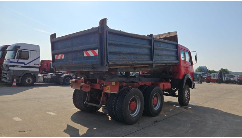 Mercedes-Benz SK 2226 (V8 / BOITE MANUELLE / POMPE MANUELLE / GRAND PONT / LAMES) - Φορτηγό ανατρεπόμενο: φωτογραφία 5 Mercedes-Benz SK 2226 (V8 / BOITE MANUELLE / POMPE MANUELLE / GRAND PONT / LAMES) - Φορτηγό ανατρεπόμενο: φωτογραφία 5