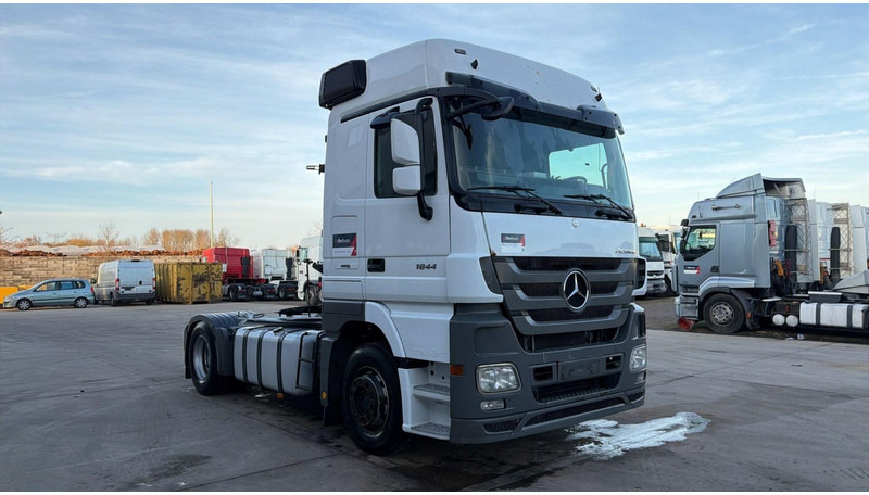 Mercedes-Benz actros 1844 (MP3 / FULL SPOILERS / GOOD CONDITION / BONNE ETAT / LAMES DEVANT / STEEL FRONT) - Τράκτορας: φωτογραφία 3 Mercedes-Benz actros 1844 (MP3 / FULL SPOILERS / GOOD CONDITION / BONNE ETAT / LAMES DEVANT / STEEL FRONT) - Τράκτορας: φωτογραφία 3