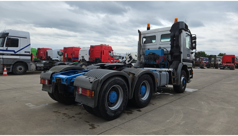 Mercedes-Benz actros 2643 (184.000 KM !! / EPS / 6X4 / TRACTEUR ORIGINAL / 3 PEDALES / GRAND PONT / PARFAIT ETAT) - Τράκτορας: φωτογραφία 5 Mercedes-Benz actros 2643 (184.000 KM !! / EPS / 6X4 / TRACTEUR ORIGINAL / 3 PEDALES / GRAND PONT / PARFAIT ETAT) - Τράκτορας: φωτογραφία 5