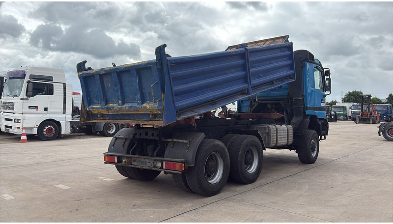 Mercedes-Benz actros 3340 (6X6 / BOITE MANUELLE /MANUAL GEARBOX / 3 PONTS / V6 / MP1) - Φορτηγό ανατρεπόμενο: φωτογραφία 5 Mercedes-Benz actros 3340 (6X6 / BOITE MANUELLE /MANUAL GEARBOX / 3 PONTS / V6 / MP1) - Φορτηγό ανατρεπόμενο: φωτογραφία 5