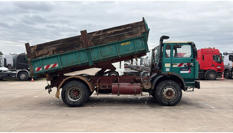 Renault G 300 Manager (LAMES / STEEL SUSP. / GRAND PONT / POMPE MANUELLE) - Φορτηγό ανατρεπόμενο: φωτογραφία 4 Renault G 300 Manager (LAMES / STEEL SUSP. / GRAND PONT / POMPE MANUELLE) - Φορτηγό ανατρεπόμενο: φωτογραφία 4