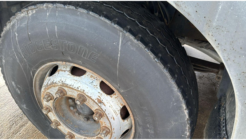 Όχημα εκκένωσης βόθρων Renault Kerax 370 (10970L / CAMION FRANCAIS / VIDANGEUR / 6X4 / LAMES / GRAND PONT): φωτογραφία 9 Όχημα εκκένωσης βόθρων Renault Kerax 370 (10970L / CAMION FRANCAIS / VIDANGEUR / 6X4 / LAMES / GRAND PONT): φωτογραφία 9