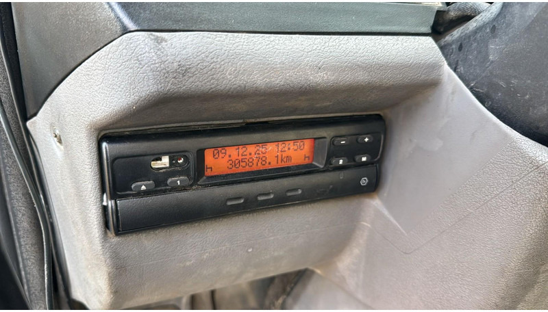 Όχημα εκκένωσης βόθρων Renault Kerax 370 (10970L / CAMION FRANCAIS / VIDANGEUR / 6X4 / LAMES / GRAND PONT): φωτογραφία 12 Όχημα εκκένωσης βόθρων Renault Kerax 370 (10970L / CAMION FRANCAIS / VIDANGEUR / 6X4 / LAMES / GRAND PONT): φωτογραφία 12