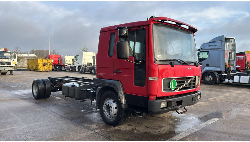 Volvo FL 220 (MANUAL GEARBOX / BOITE MANUELLE) - Φορτηγό σασί: φωτογραφία 3 Volvo FL 220 (MANUAL GEARBOX / BOITE MANUELLE) - Φορτηγό σασί: φωτογραφία 3