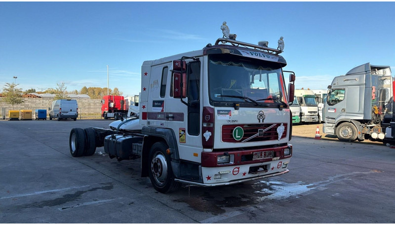 Volvo FL 6 - 220 (MANUAL GEARBOX / BOITE MANUELLE / 8 TONNES) - Φορτηγό σασί: φωτογραφία 2 Volvo FL 6 - 220 (MANUAL GEARBOX / BOITE MANUELLE / 8 TONNES) - Φορτηγό σασί: φωτογραφία 2