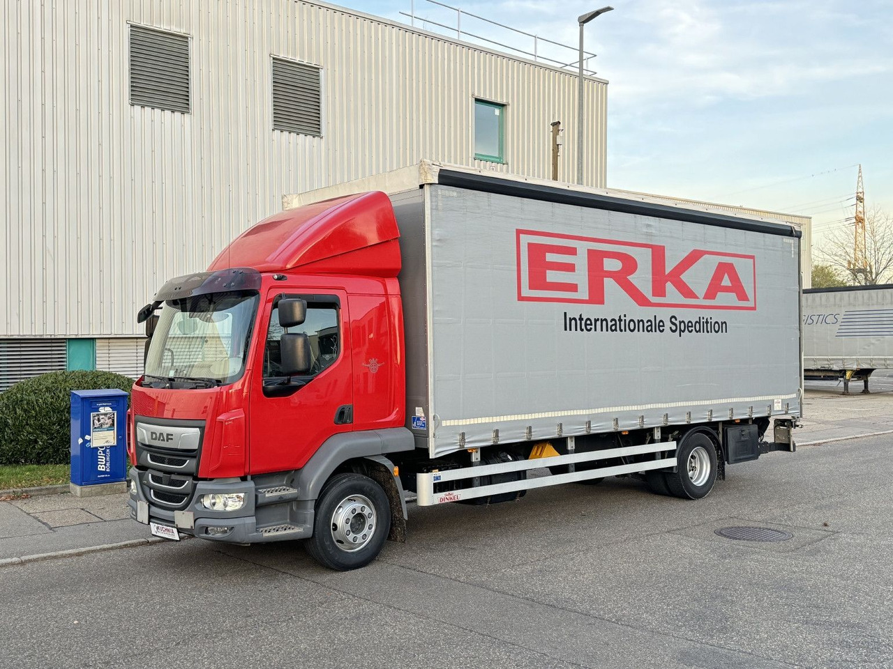 DAF LF 290 FA 16t L-Haus Schiebeplane 7,3m LBW AHK - Φορτηγό μουσαμάς: φωτογραφία 1 DAF LF 290 FA 16t L-Haus Schiebeplane 7,3m LBW AHK - Φορτηγό μουσαμάς: φωτογραφία 1