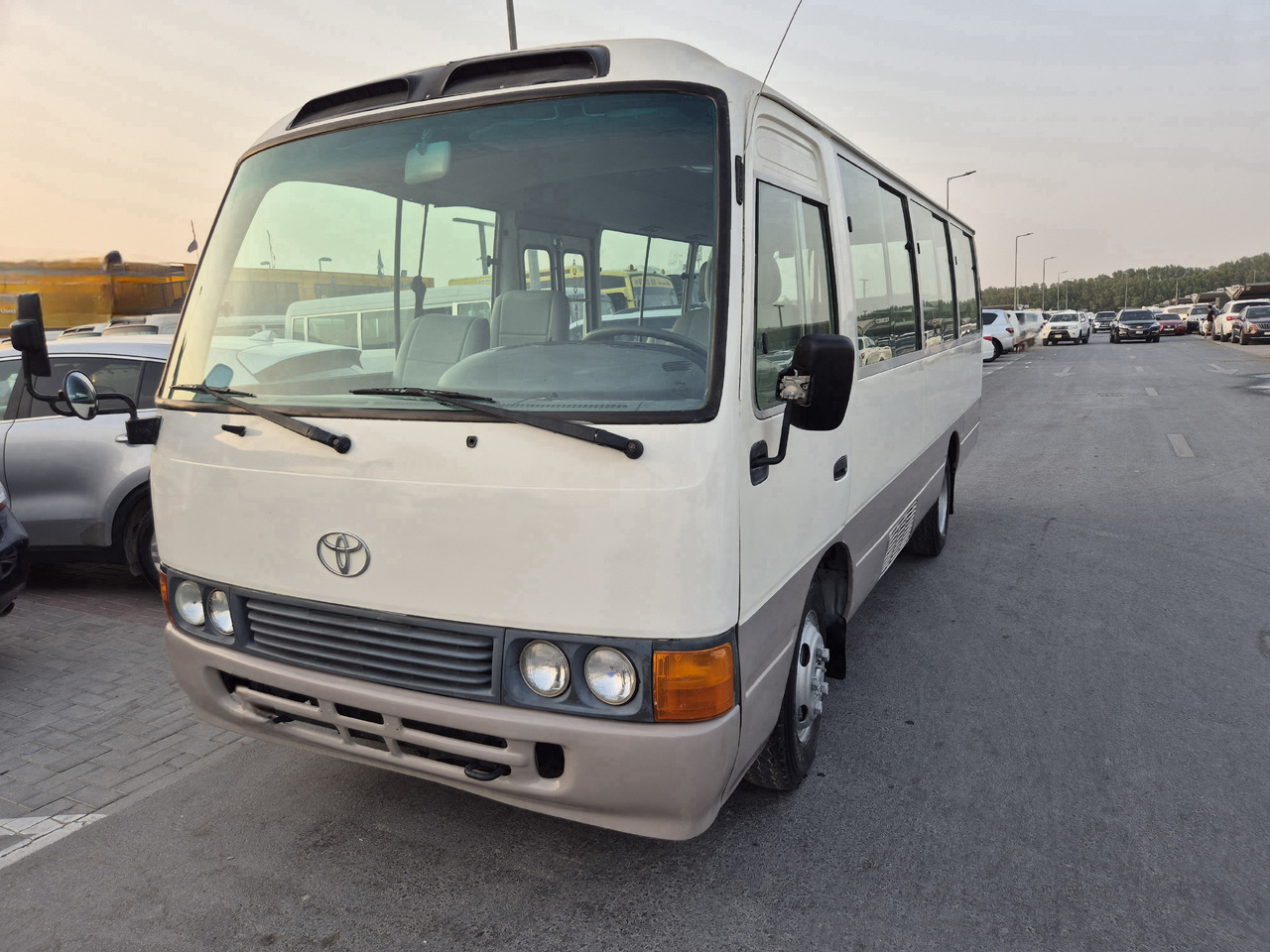 TOYOTA Coaster ... 25 places ...climatisé - Μικρό λεωφορείο, Επιβατικό βαν: φωτογραφία 2 TOYOTA Coaster ... 25 places ...climatisé - Μικρό λεωφορείο, Επιβατικό βαν: φωτογραφία 2
