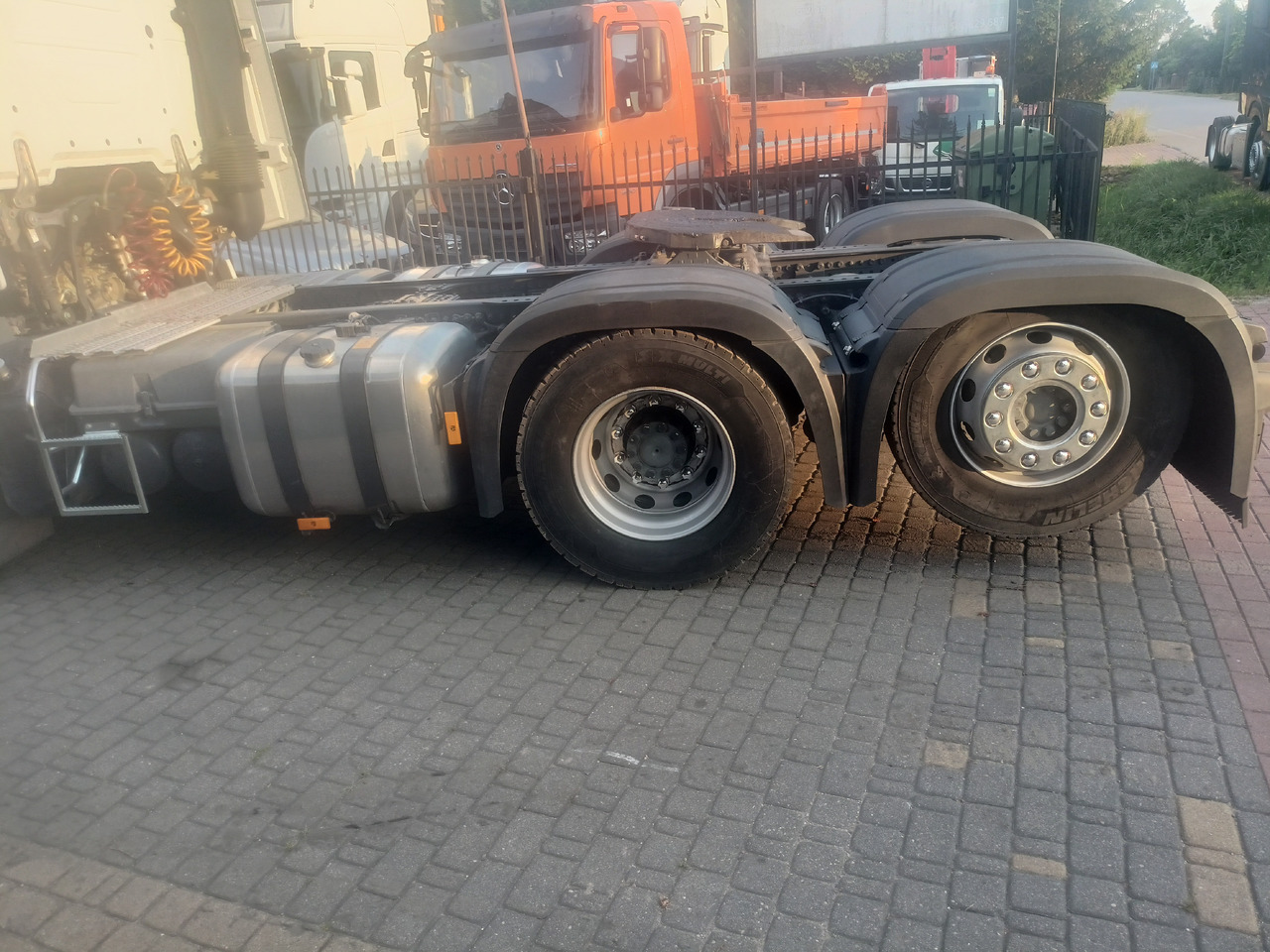 Mercedes-Benz Actros 2551 - Τράκτορας: φωτογραφία 2 Mercedes-Benz Actros 2551 - Τράκτορας: φωτογραφία 2