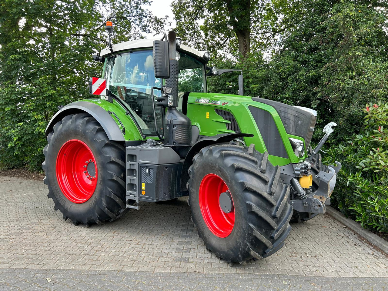 FENDT 828 Vario S4 ProfiPlus - Τρακτέρ: φωτογραφία 3 FENDT 828 Vario S4 ProfiPlus - Τρακτέρ: φωτογραφία 3