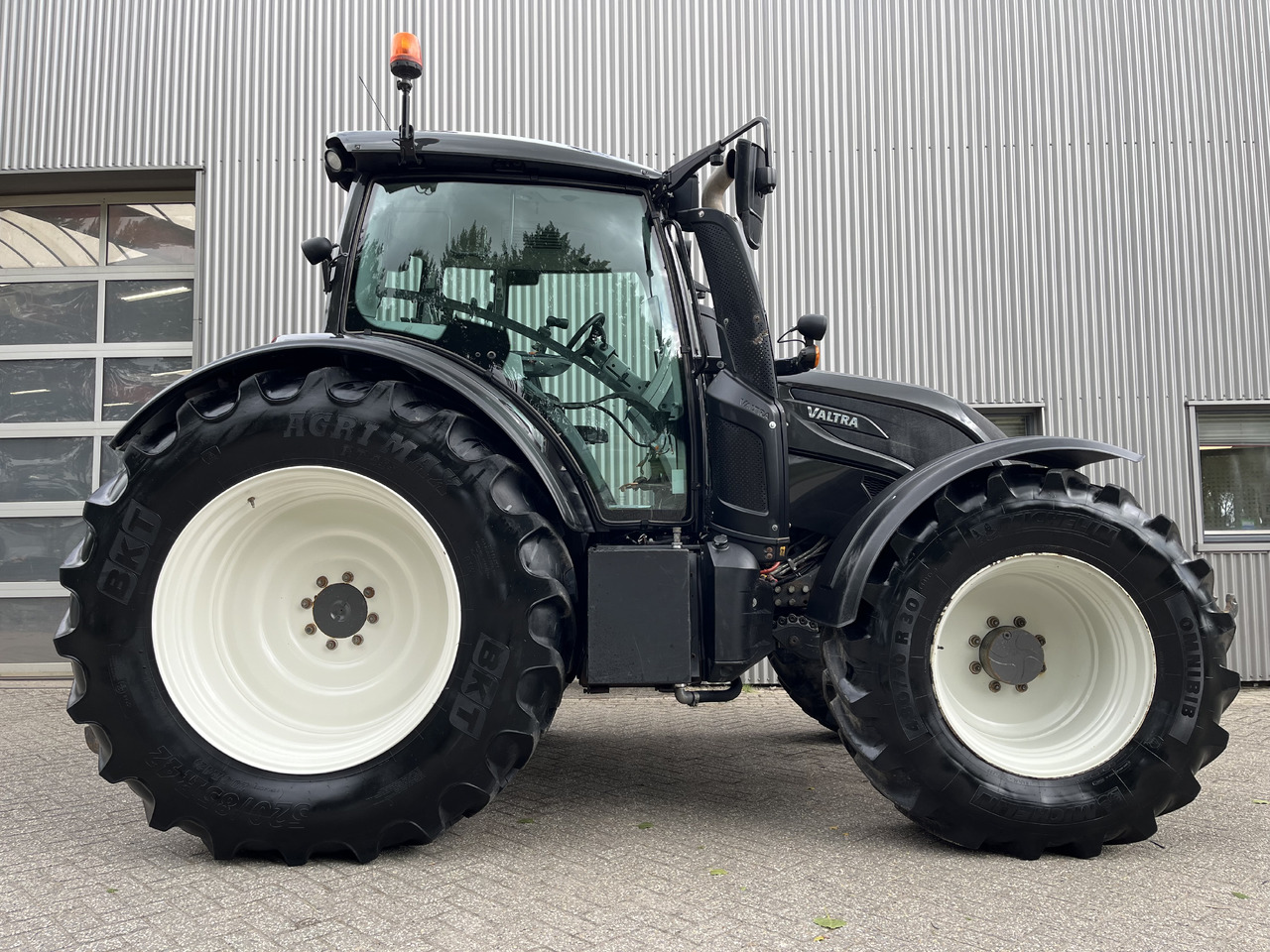 Valtra N174 Active - Τρακτέρ: φωτογραφία 2 Valtra N174 Active - Τρακτέρ: φωτογραφία 2