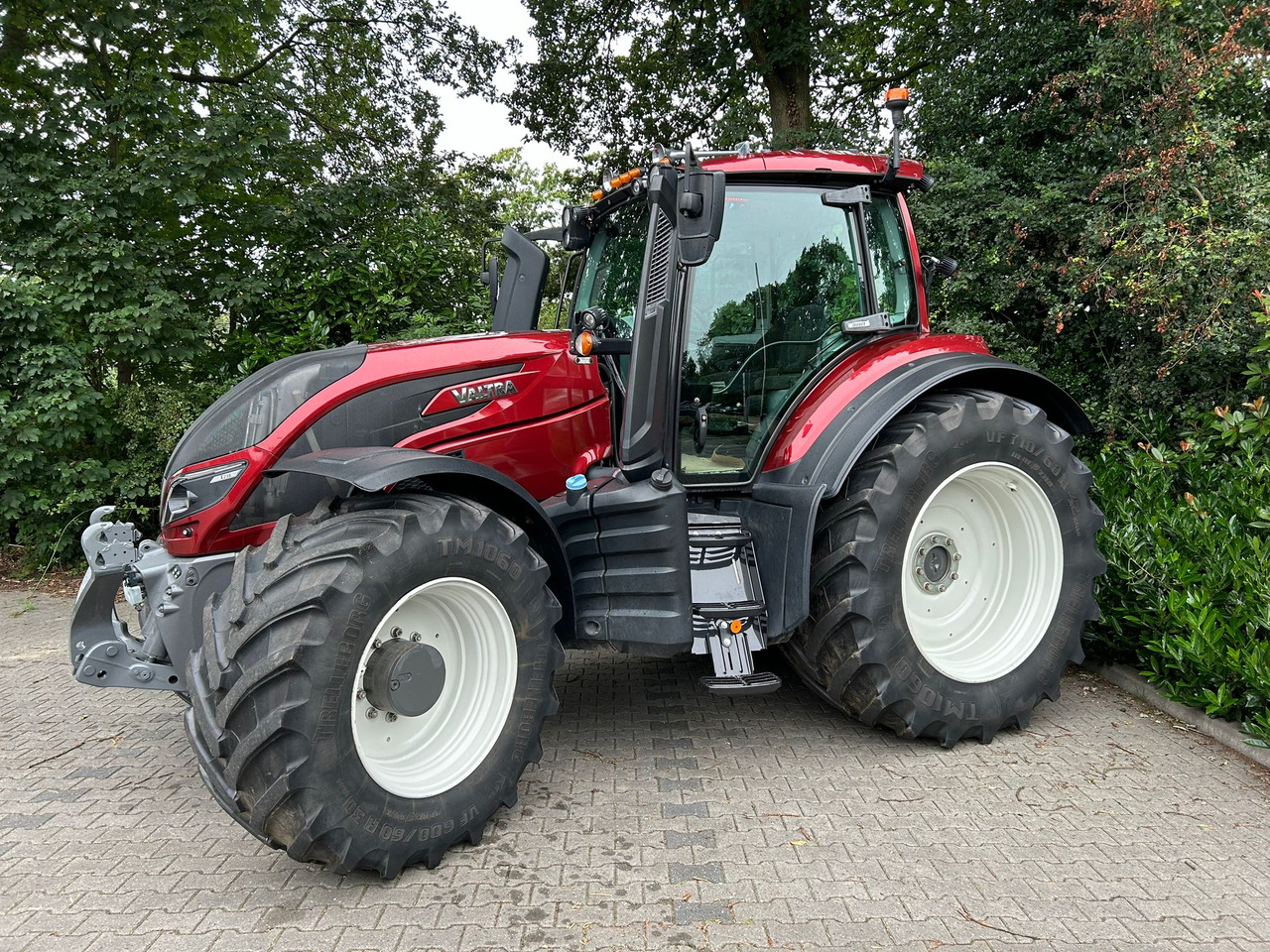 Valtra T214 Direct - Τρακτέρ: φωτογραφία 1 Valtra T214 Direct - Τρακτέρ: φωτογραφία 1