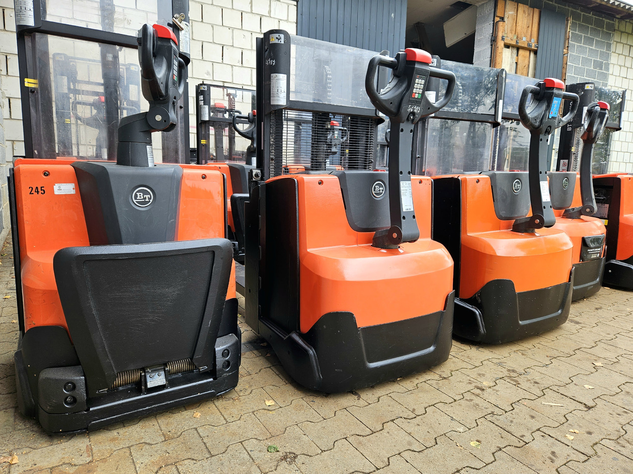 Toyota SWE 200D - Μηχάνημα στοίβαξης: φωτογραφία 3 Toyota SWE 200D - Μηχάνημα στοίβαξης: φωτογραφία 3