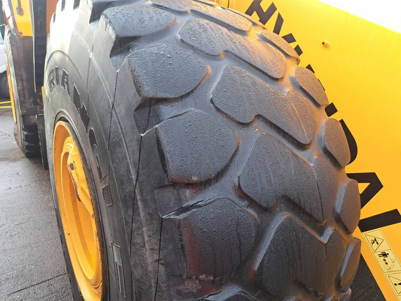 Ελαστιχοφόρος φορτωτής Hyundai HL 980: φωτογραφία 13