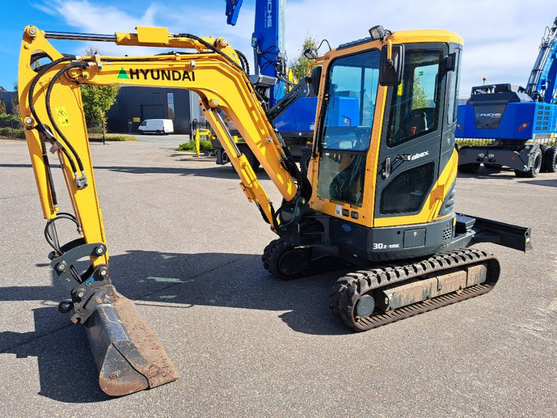 Hyundai R30 Z-9AK - Μίνι εκσκαφέας: φωτογραφία 1 Hyundai R30 Z-9AK - Μίνι εκσκαφέας: φωτογραφία 1