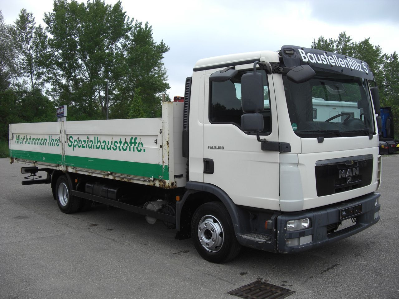 MAN 8180L Baustoffpritsche MAN 8180L Baustoffpritsche - Μικρό φορτηγό με καρότσα: φωτογραφία 1 MAN 8180L Baustoffpritsche MAN 8180L Baustoffpritsche - Μικρό φορτηγό με καρότσα: φωτογραφία 1