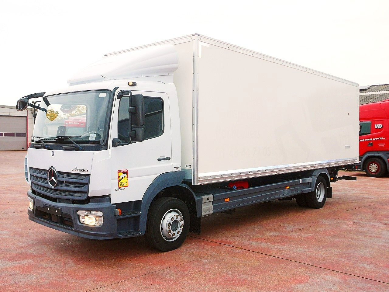 Mercedes-Benz 1218 ATEGO MEUBEL KOFFER A/C 124 Tkm - Φορτηγό κόφα: φωτογραφία 4 Mercedes-Benz 1218 ATEGO MEUBEL KOFFER A/C 124 Tkm - Φορτηγό κόφα: φωτογραφία 4