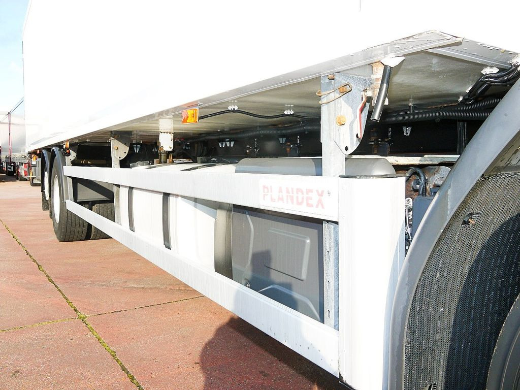 Φορτηγό ψυγείο Renault 26.320 D KUHLKOFFER THERMOKING MT T1200 6X2 A/C Renault 26 320 D KUHLKOFFER THERMOKING MT T1200 6X2 A/C: φωτογραφία 17 Φορτηγό ψυγείο Renault 26.320 D KUHLKOFFER THERMOKING MT T1200 6X2 A/C Renault 26 320 D KUHLKOFFER THERMOKING MT T1200 6X2 A/C: φωτογραφία 17