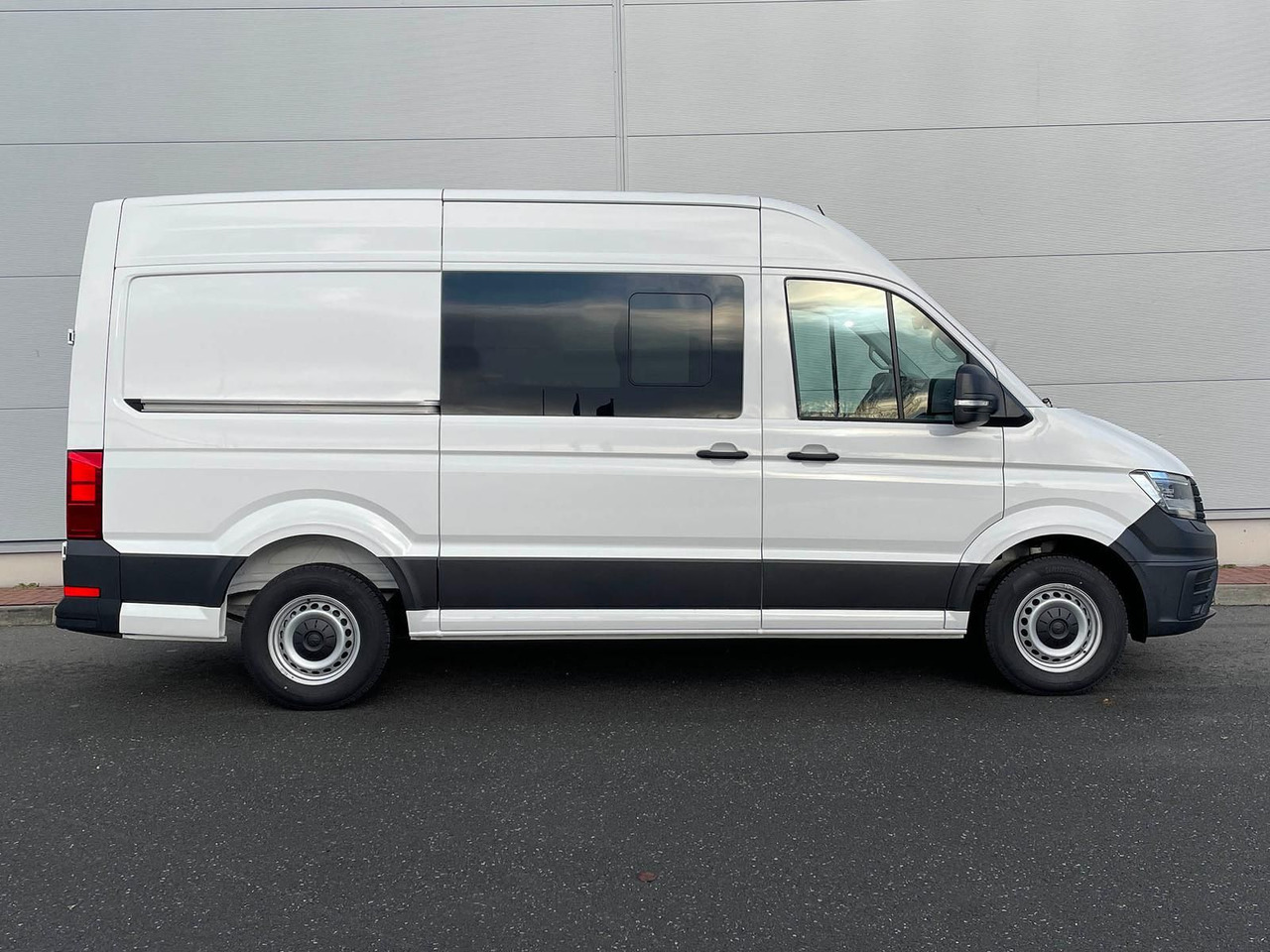 Volkswagen Crafter Kasten 35 L3H3 Autom. NAVI SITZHZ ACC - Βαν: φωτογραφία 5 Volkswagen Crafter Kasten 35 L3H3 Autom. NAVI SITZHZ ACC - Βαν: φωτογραφία 5