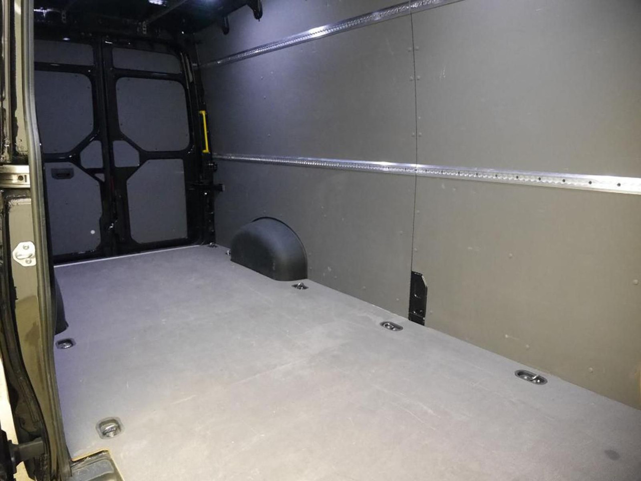 Volkswagen Crafter Kasten 35 L4H3 NAVI DAB PDC KAMERA - Βαν: φωτογραφία 3 Volkswagen Crafter Kasten 35 L4H3 NAVI DAB PDC KAMERA - Βαν: φωτογραφία 3