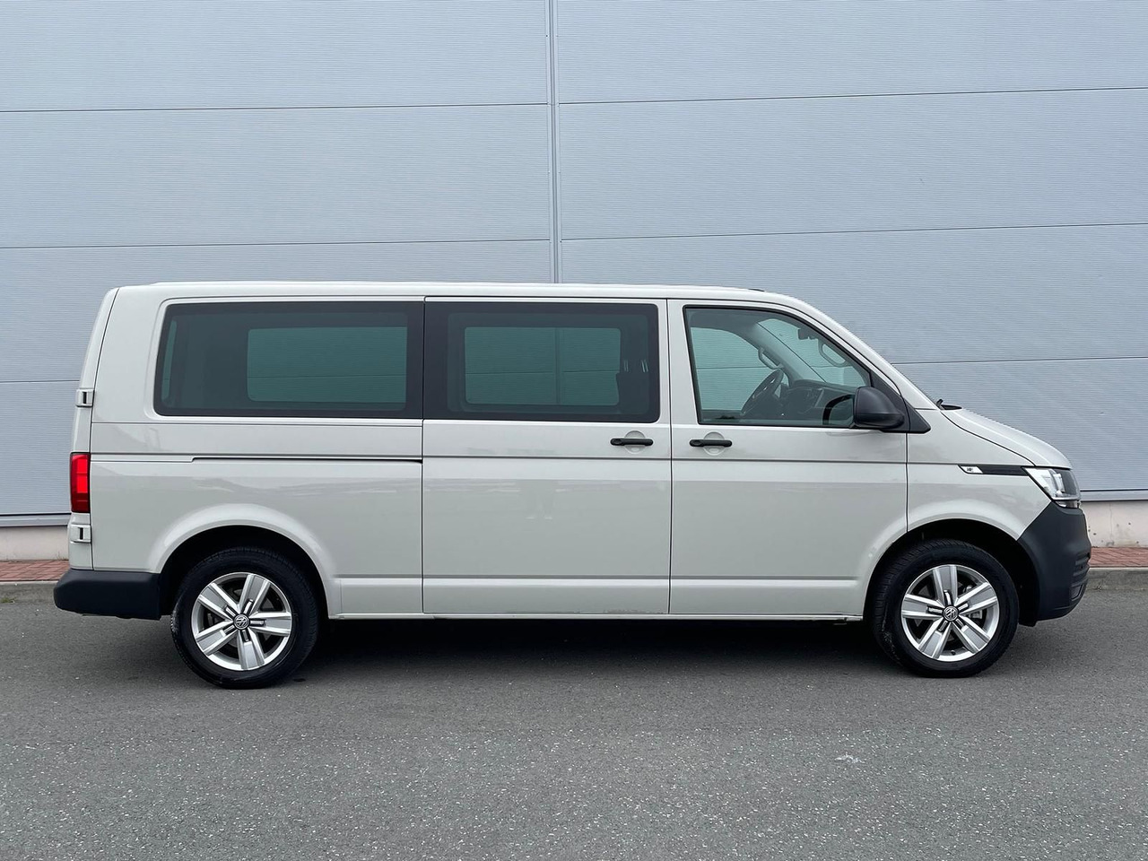 Volkswagen T6.1 Transporter 2.0 TDI lang 4MOTION SITZHZ NAV - Βαν: φωτογραφία 5 Volkswagen T6.1 Transporter 2.0 TDI lang 4MOTION SITZHZ NAV - Βαν: φωτογραφία 5