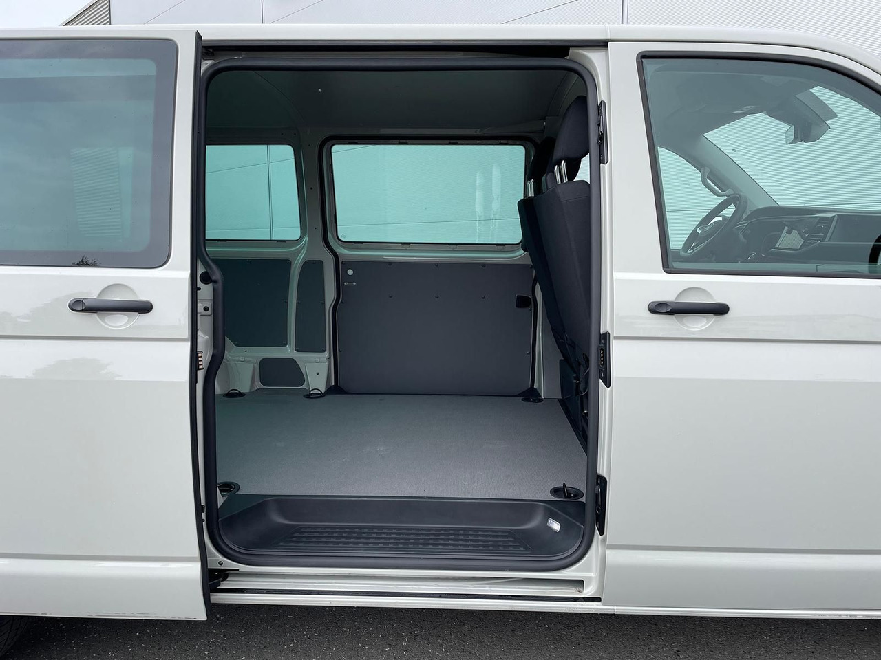 Νέα Βαν Volkswagen T6.1 Transporter 2.0 TDI lang 4MOTION SITZHZ NAV: φωτογραφία 9