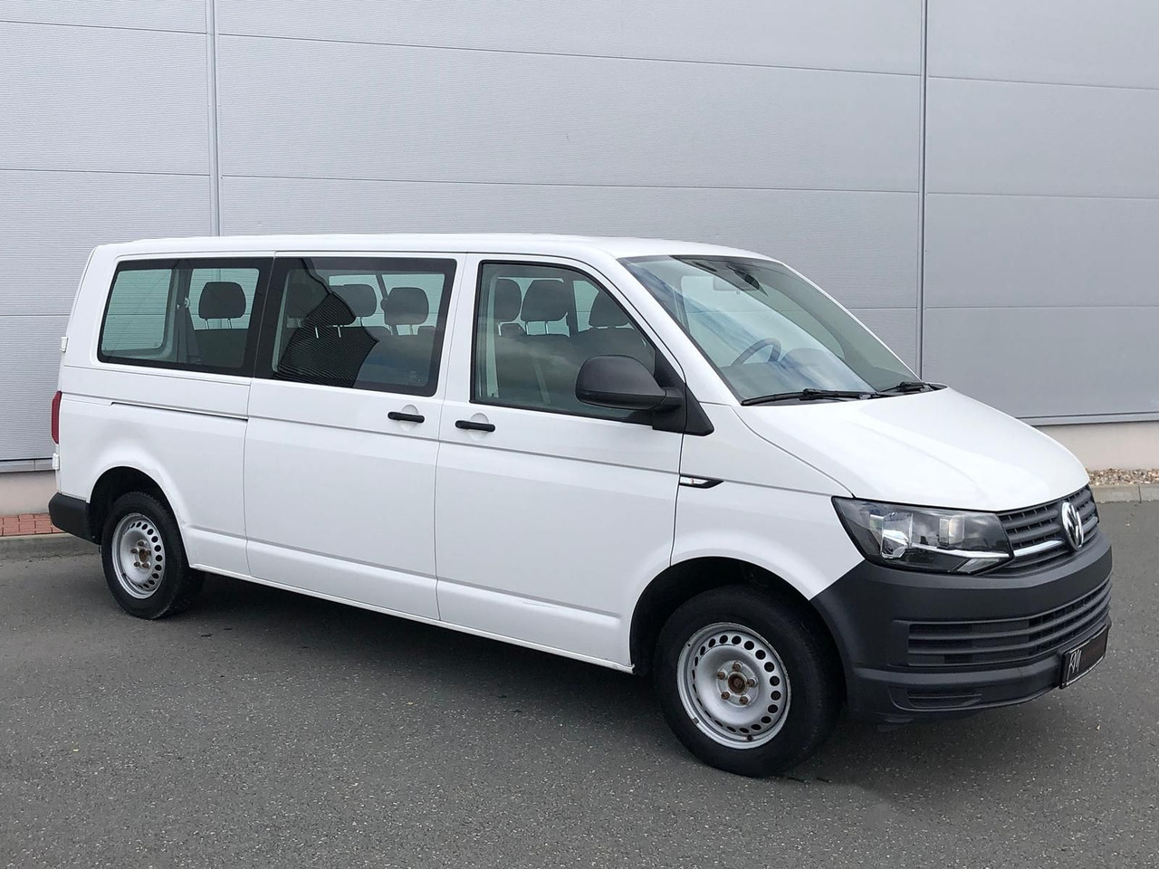 Volkswagen T6 Transporter 2.0 TDI Kombi lang 9-SITZE TEMP - Μικρό λεωφορείο, Επιβατικό βαν: φωτογραφία 2 Volkswagen T6 Transporter 2.0 TDI Kombi lang 9-SITZE TEMP - Μικρό λεωφορείο, Επιβατικό βαν: φωτογραφία 2