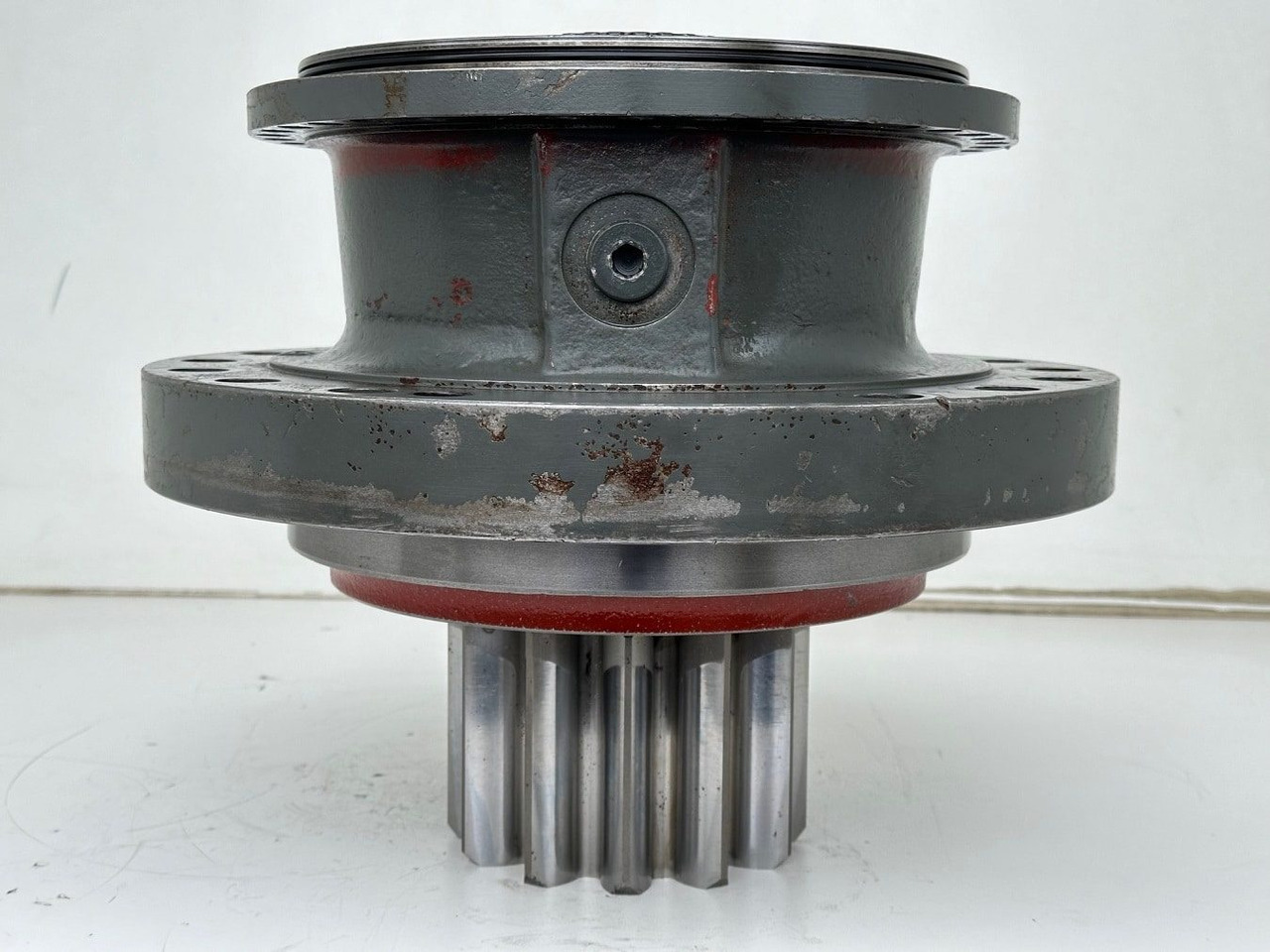 Liebherr Abtriebswellengehäuse ID-Nr.90018934 mit Abtriebswelle ID-Nr.90204999. SAT275/260 - SAT275/261 - SAT275/266 - SAT275/289. #08851#01696# - Μειωτήρας περιστροφής για Κατασκευή μηχανήματα: φωτογραφία 1 Liebherr Abtriebswellengehäuse ID-Nr.90018934 mit Abtriebswelle ID-Nr.90204999. SAT275/260 - SAT275/261 - SAT275/266 - SAT275/289. #08851#01696# - Μειωτήρας περιστροφής για Κατασκευή μηχανήματα: φωτογραφία 1