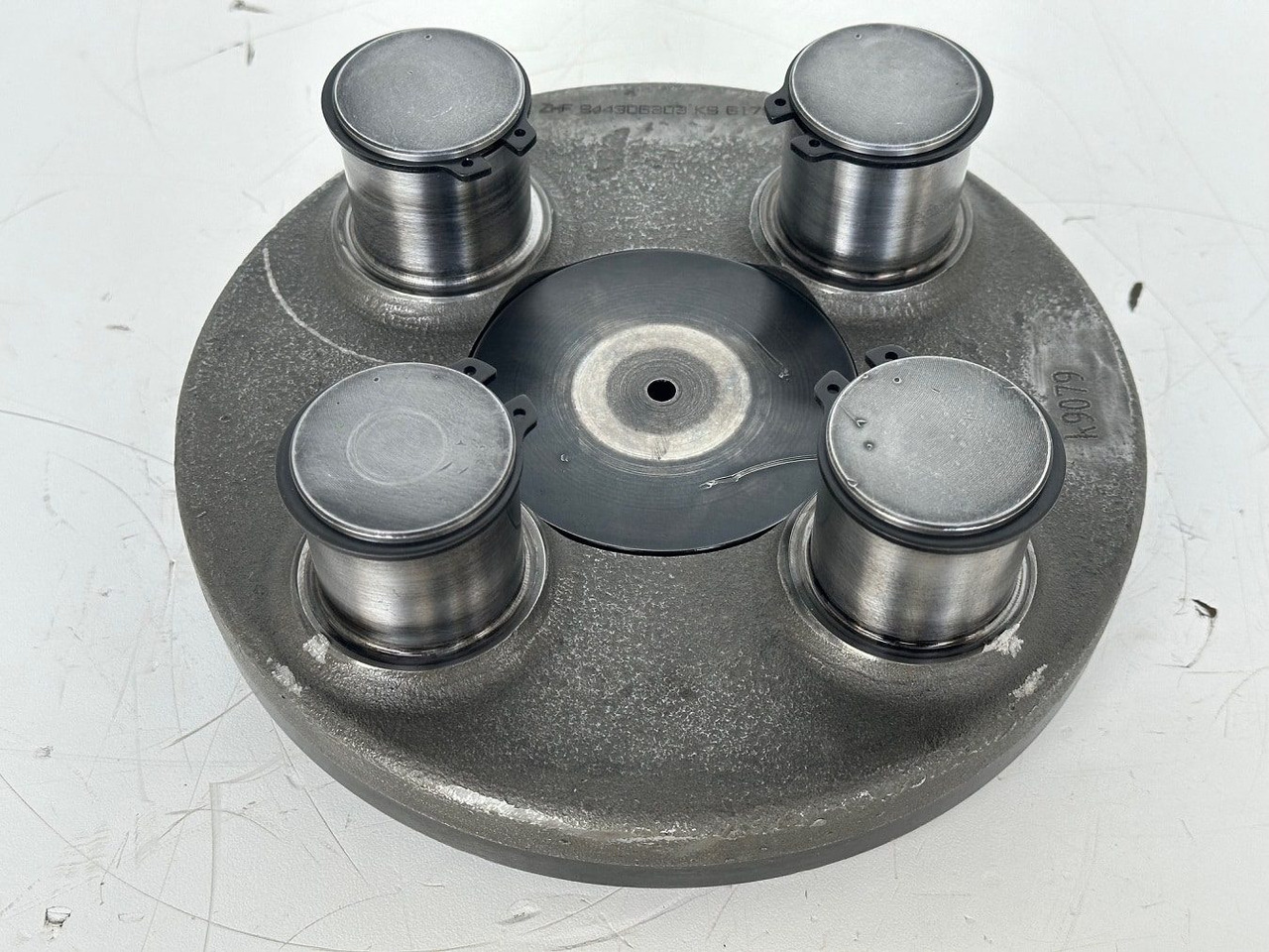 Liebherr Planetenträger ID-Nr.944306303 - ID-Nr.9443063. A924, A934, LH30, LH35, R906, R916, R922, R924, R926, R932, R934, R944. #k9079# - Κιβώτιο ταχυτήτων για Κατασκευή μηχανήματα: φωτογραφία 1 Liebherr Planetenträger ID-Nr.944306303 - ID-Nr.9443063. A924, A934, LH30, LH35, R906, R916, R922, R924, R926, R932, R934, R944. #k9079# - Κιβώτιο ταχυτήτων για Κατασκευή μηχανήματα: φωτογραφία 1