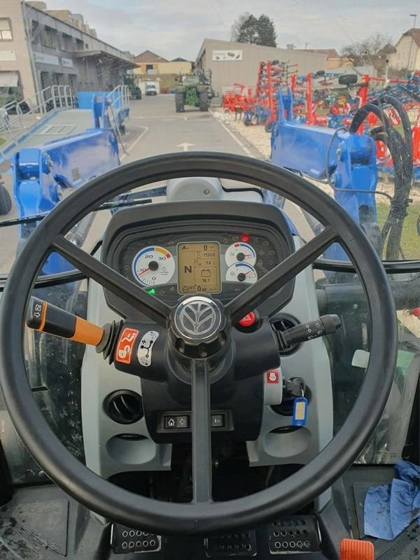 New Holland T 5.115 - Τρακτέρ: φωτογραφία 4 New Holland T 5.115 - Τρακτέρ: φωτογραφία 4