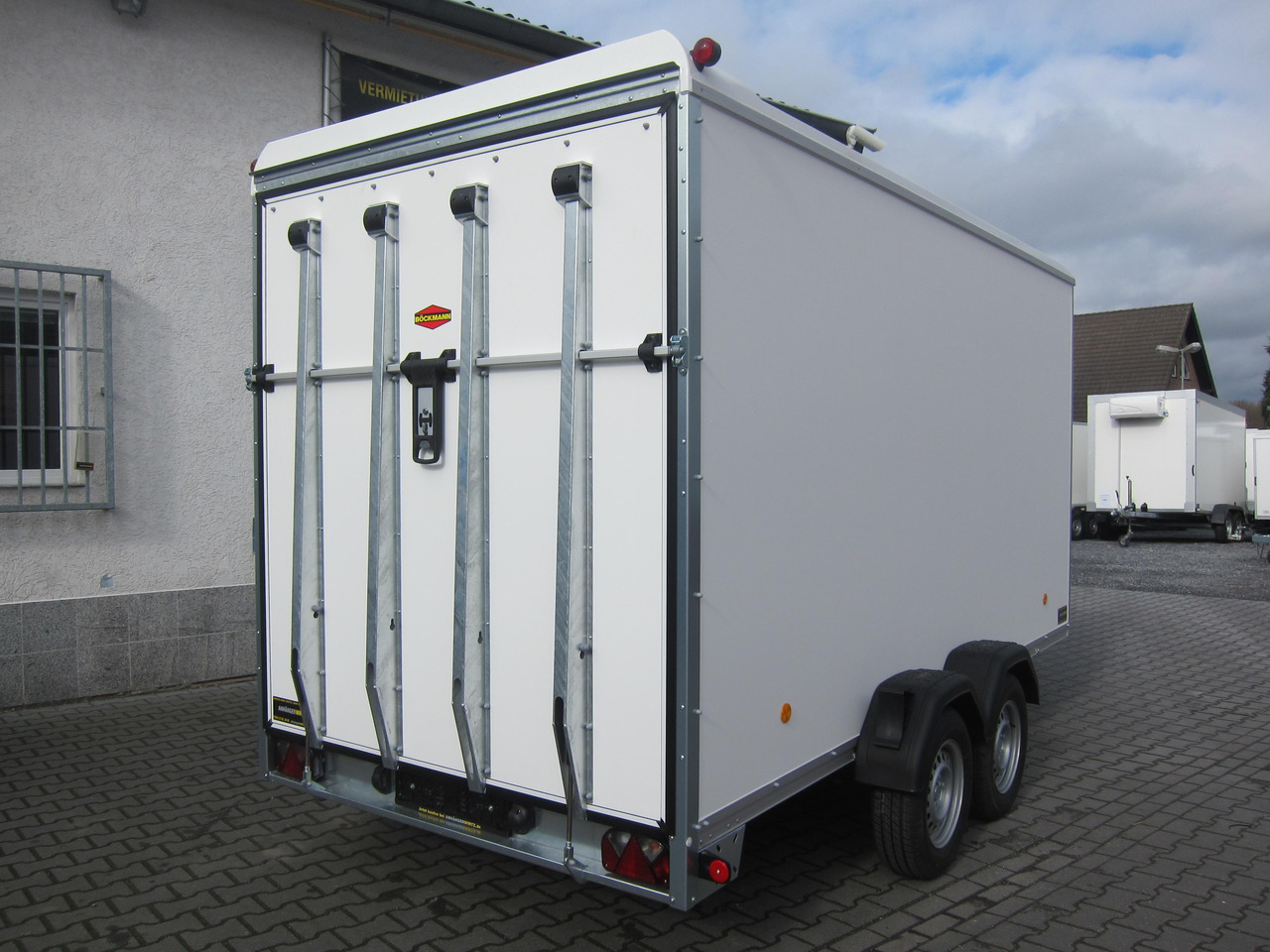 Böckmann Koffer KT 4018/27 H weiß 400x185x200cm +Auffahrrampe (XL) 2700kg - Ρυμούλκα κόφα: φωτογραφία 3 Böckmann Koffer KT 4018/27 H weiß 400x185x200cm +Auffahrrampe (XL) 2700kg - Ρυμούλκα κόφα: φωτογραφία 3