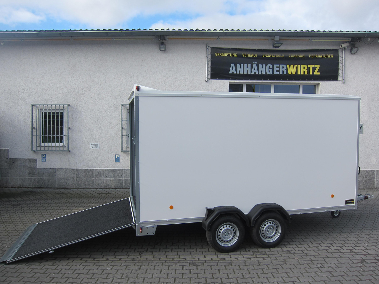 Böckmann Koffer KT 4018/27 H weiß 400x185x200cm +Auffahrrampe (XL) 2700kg - Ρυμούλκα κόφα: φωτογραφία 1 Böckmann Koffer KT 4018/27 H weiß 400x185x200cm +Auffahrrampe (XL) 2700kg - Ρυμούλκα κόφα: φωτογραφία 1