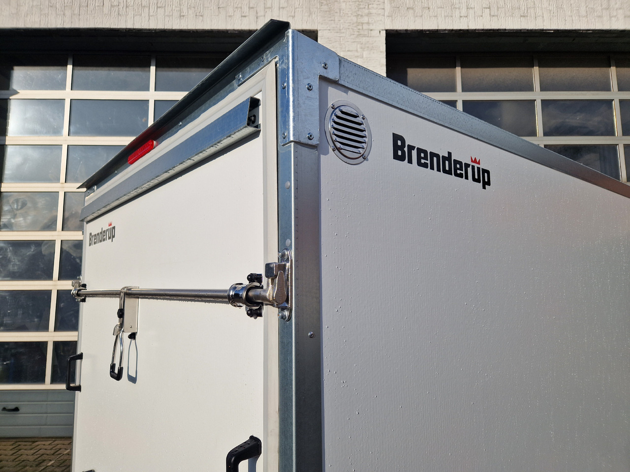 Ρυμούλκα κόφα Brenderup Cargo Dynamic CD260 B R 260x153x150cm niedrig Heckrampe Wabenwände (S) 1300kg: φωτογραφία 9