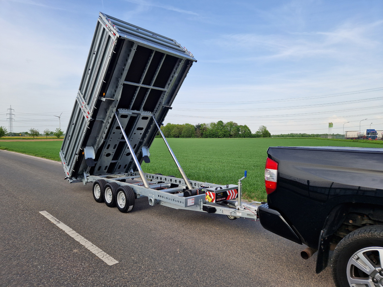 Brian James Trailer Tipper 526-4020 400x200x100cm Aufsatz elek. blackline LED Tridem 3500kg Aktion - Ρυμούλκα ανατρεπόμενο: φωτογραφία 4 Brian James Trailer Tipper 526-4020 400x200x100cm Aufsatz elek. blackline LED Tridem 3500kg Aktion - Ρυμούλκα ανατρεπόμενο: φωτογραφία 4