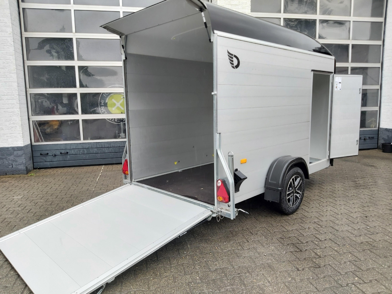 Cargo Roadster 300 300x150x184cm Alu Poly black Seitentür Alufelgen Pullman 100 km/H 1300kg - Ρυμούλκα κόφα: φωτογραφία 2 Cargo Roadster 300 300x150x184cm Alu Poly black Seitentür Alufelgen Pullman 100 km/H 1300kg - Ρυμούλκα κόφα: φωτογραφία 2