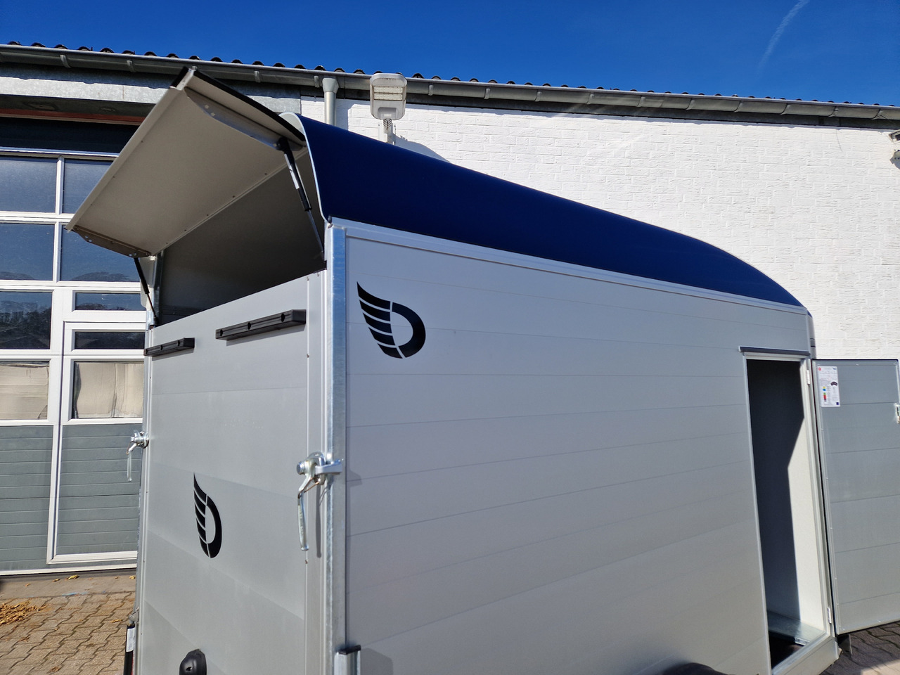 Ρυμούλκα κόφα Cargo Roadster 300 300x150x184cm Alu Poly royal blau Alufelgen darkline Pullman 1300kg 100km/H: φωτογραφία 11 Ρυμούλκα κόφα Cargo Roadster 300 300x150x184cm Alu Poly royal blau Alufelgen darkline Pullman 1300kg 100km/H: φωτογραφία 11