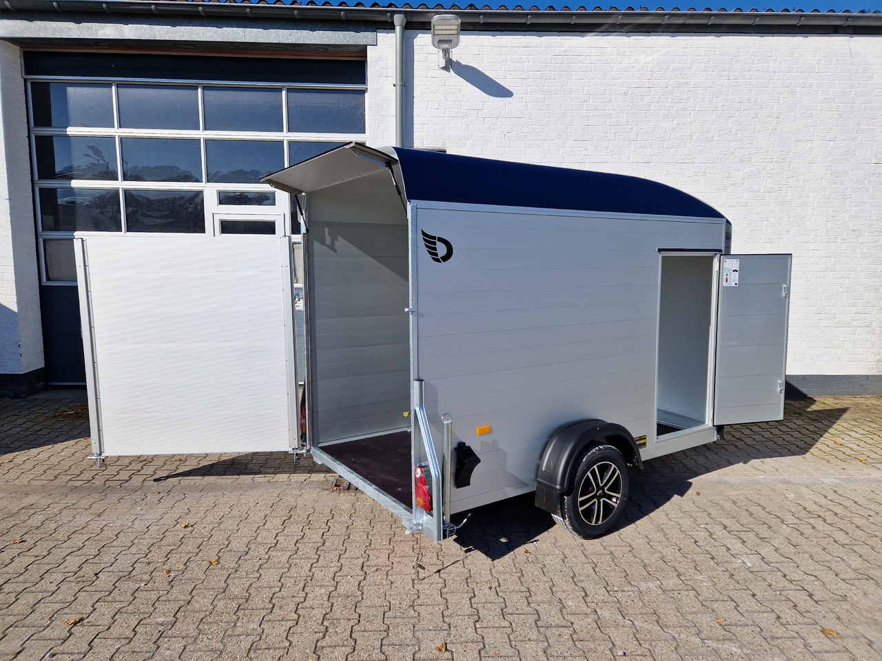 Ρυμούλκα κόφα Cargo Roadster 300 300x150x184cm Alu Poly royal blau Alufelgen darkline Pullman 1300kg 100km/H: φωτογραφία 6 Ρυμούλκα κόφα Cargo Roadster 300 300x150x184cm Alu Poly royal blau Alufelgen darkline Pullman 1300kg 100km/H: φωτογραφία 6