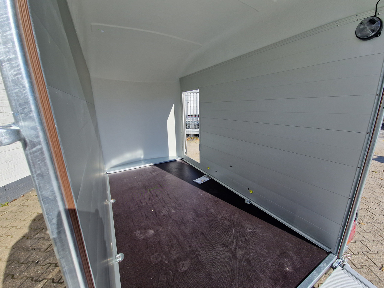 Ρυμούλκα κόφα Cargo Roadster 300 300x150x184cm Alu Poly royal blau Alufelgen darkline Pullman 1300kg 100km/H: φωτογραφία 7 Ρυμούλκα κόφα Cargo Roadster 300 300x150x184cm Alu Poly royal blau Alufelgen darkline Pullman 1300kg 100km/H: φωτογραφία 7