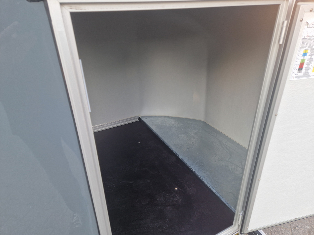 Debon Cargo 1300 300x152x168cm irongrey Seitentür Alufelgen 1300kg Pullman 100kmh Modell 2024 - Ρυμούλκα κόφα: φωτογραφία 5 Debon Cargo 1300 300x152x168cm irongrey Seitentür Alufelgen 1300kg Pullman 100kmh Modell 2024 - Ρυμούλκα κόφα: φωτογραφία 5