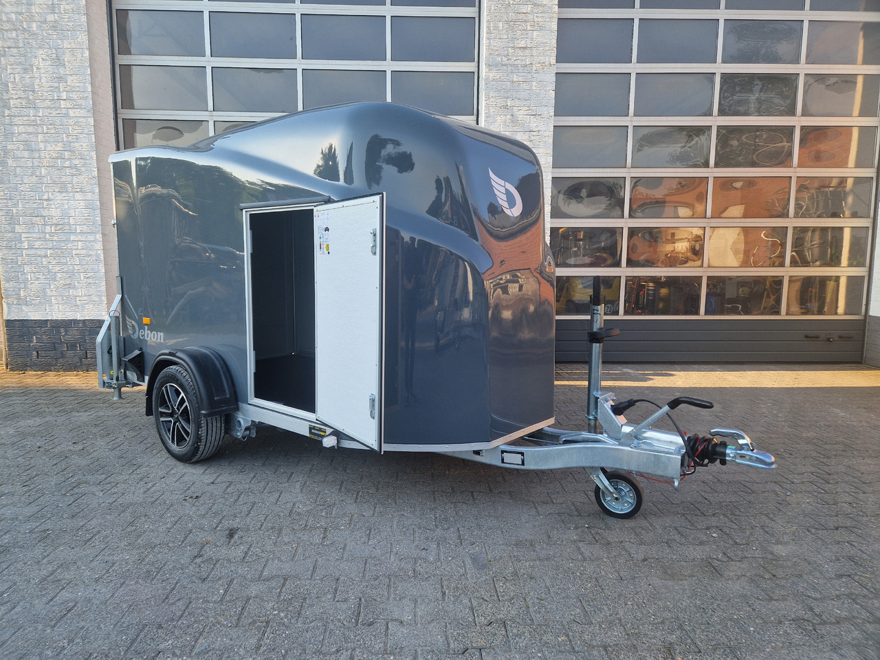 Debon Cargo 1300 300x152x168cm irongrey Seitentür Alufelgen 1300kg Pullman 100kmh Modell 2024 - Ρυμούλκα κόφα: φωτογραφία 2 Debon Cargo 1300 300x152x168cm irongrey Seitentür Alufelgen 1300kg Pullman 100kmh Modell 2024 - Ρυμούλκα κόφα: φωτογραφία 2