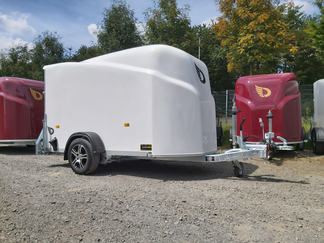 Debon Cargo 1300 300x152x168cm white Alufelgen darkline aerodynamik Pullman II 100km/H 1300kg - Ρυμούλκα κόφα: φωτογραφία 1 Debon Cargo 1300 300x152x168cm white Alufelgen darkline aerodynamik Pullman II 100km/H 1300kg - Ρυμούλκα κόφα: φωτογραφία 1