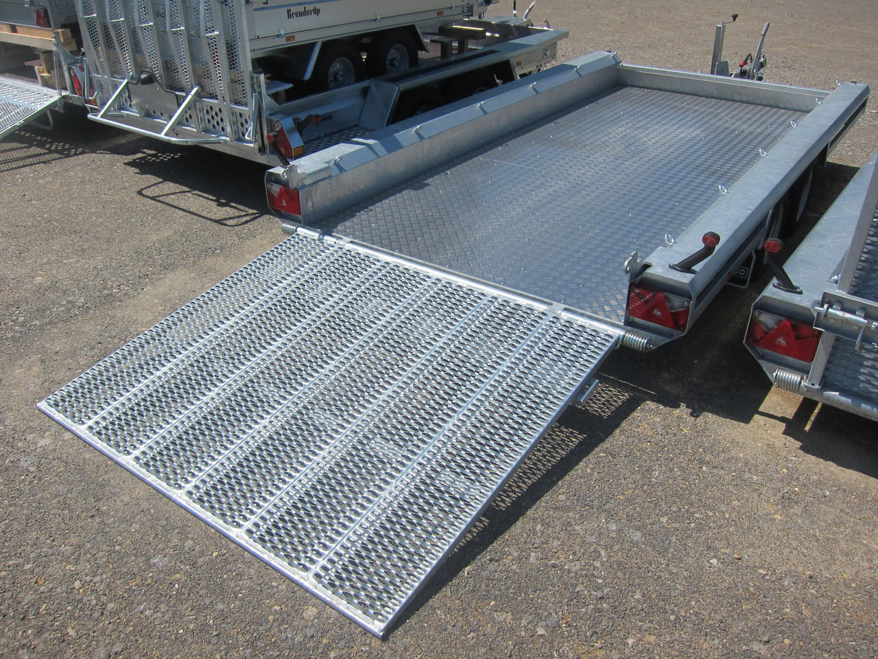 HULCO TERRAX Aluboden 394x180x27cm Heckrampe 150cm (XL) 3000kg - Τρέιλερ μεταφοράς μηχανημάτων: φωτογραφία 3 HULCO TERRAX Aluboden 394x180x27cm Heckrampe 150cm (XL) 3000kg - Τρέιλερ μεταφοράς μηχανημάτων: φωτογραφία 3