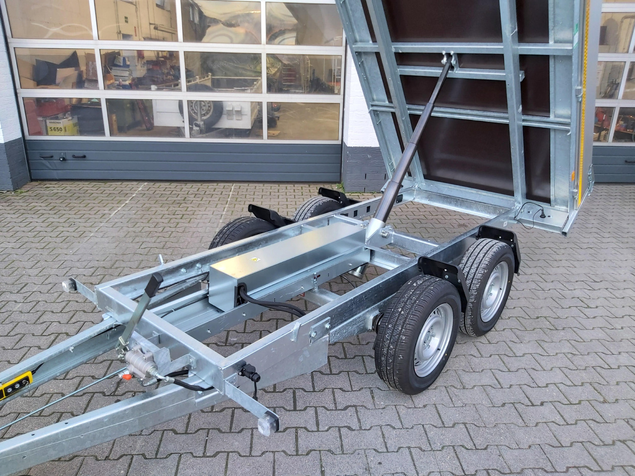 Heck Kipper 310x160x30cm Elektrisch + Handpumpe 2700kg (M) Winter Aktion 24 - Ρυμούλκα ανατρεπόμενο: φωτογραφία 3 Heck Kipper 310x160x30cm Elektrisch + Handpumpe 2700kg (M) Winter Aktion 24 - Ρυμούλκα ανατρεπόμενο: φωτογραφία 3