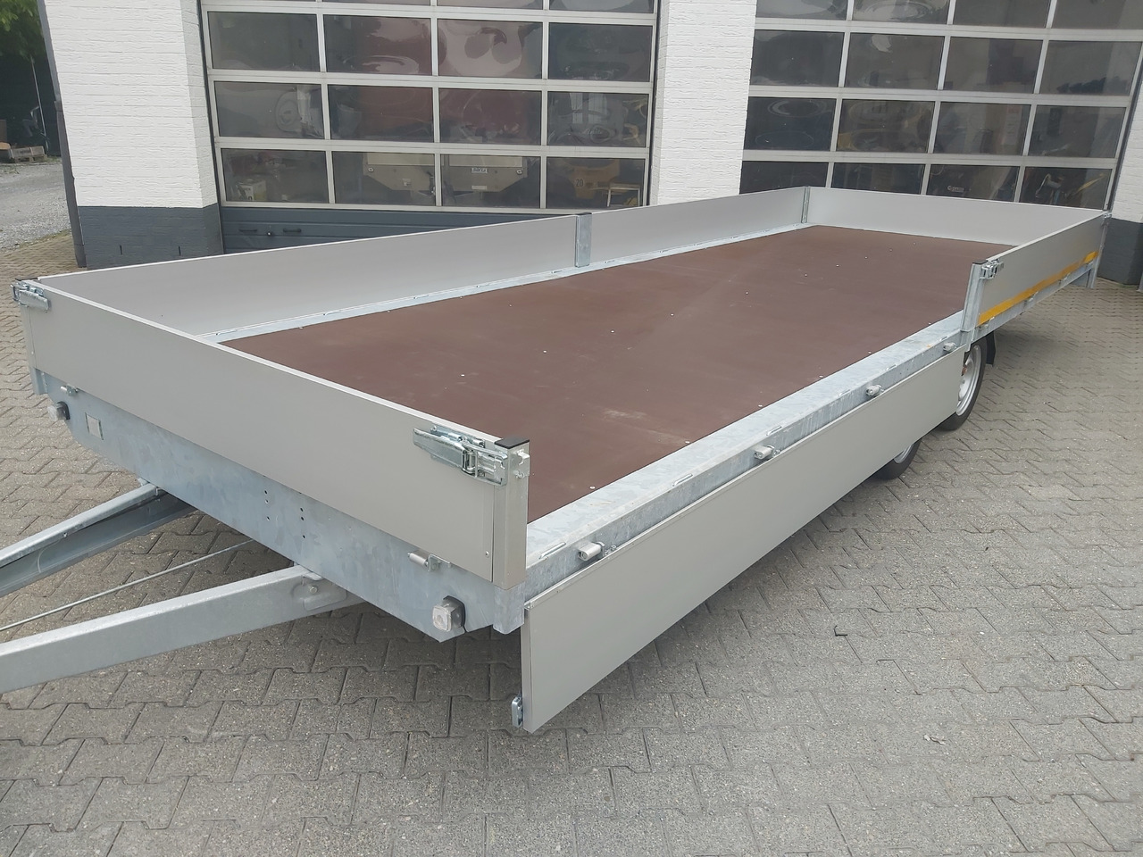 Hochlader 556x200x30cm 13" niedrig Fahrwerk 3500kg Abverkauf Aktion - Τρέιλερ πλατφόρμα/ Καρότσα: φωτογραφία 3 Hochlader 556x200x30cm 13" niedrig Fahrwerk 3500kg Abverkauf Aktion - Τρέιλερ πλατφόρμα/ Καρότσα: φωτογραφία 3