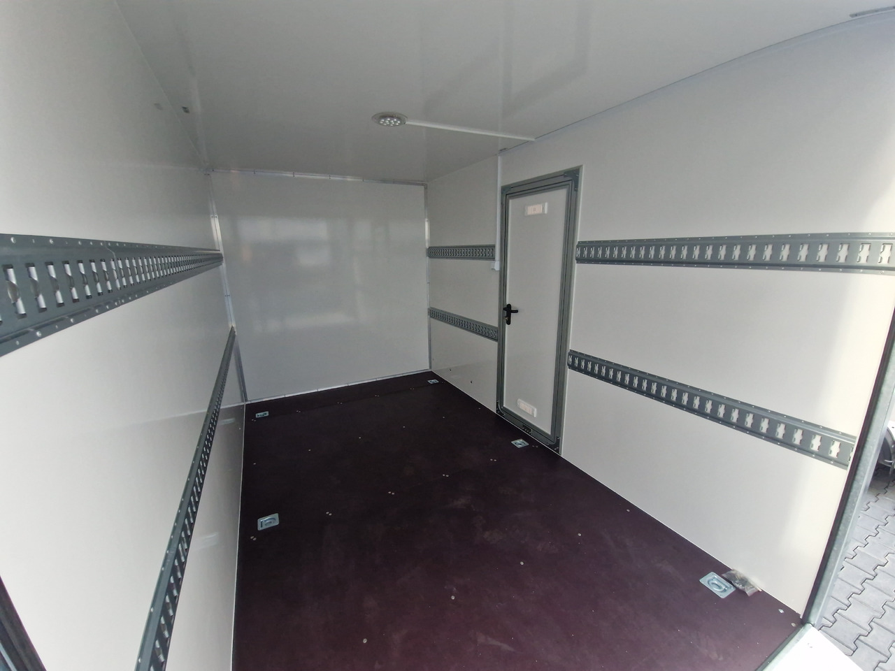 Koffer Sport Camp TFS 600.01 600x200x210cm Premium Laderaum 300cm Seitentür Wohnabteil 3000kg 100km - Ρυμούλκες αυτοκίνητο: φωτογραφία 5 Koffer Sport Camp TFS 600.01 600x200x210cm Premium Laderaum 300cm Seitentür Wohnabteil 3000kg 100km - Ρυμούλκες αυτοκίνητο: φωτογραφία 5